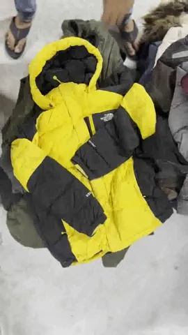 The North Face Puffer Jackets 550 Series - 47 Pieces